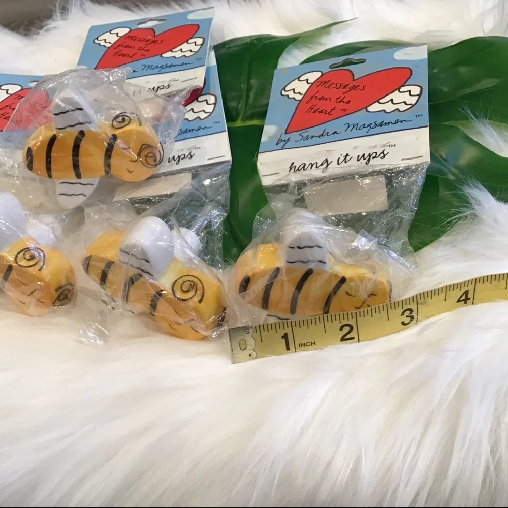 Silvestri Bee Cabinet Knobs Set of 4 NWT Ceramic Drawer Pulls Farmhouse